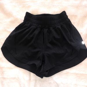 Lululemon High-Rise Lined Short 2.5”